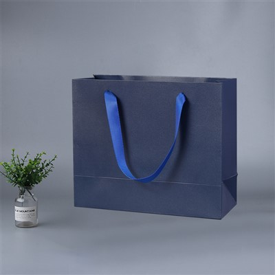 Geschenktüte mit Schleife